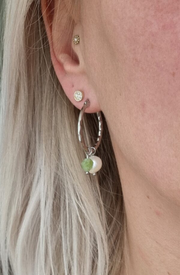 Oorringen parel en groene toermalijn